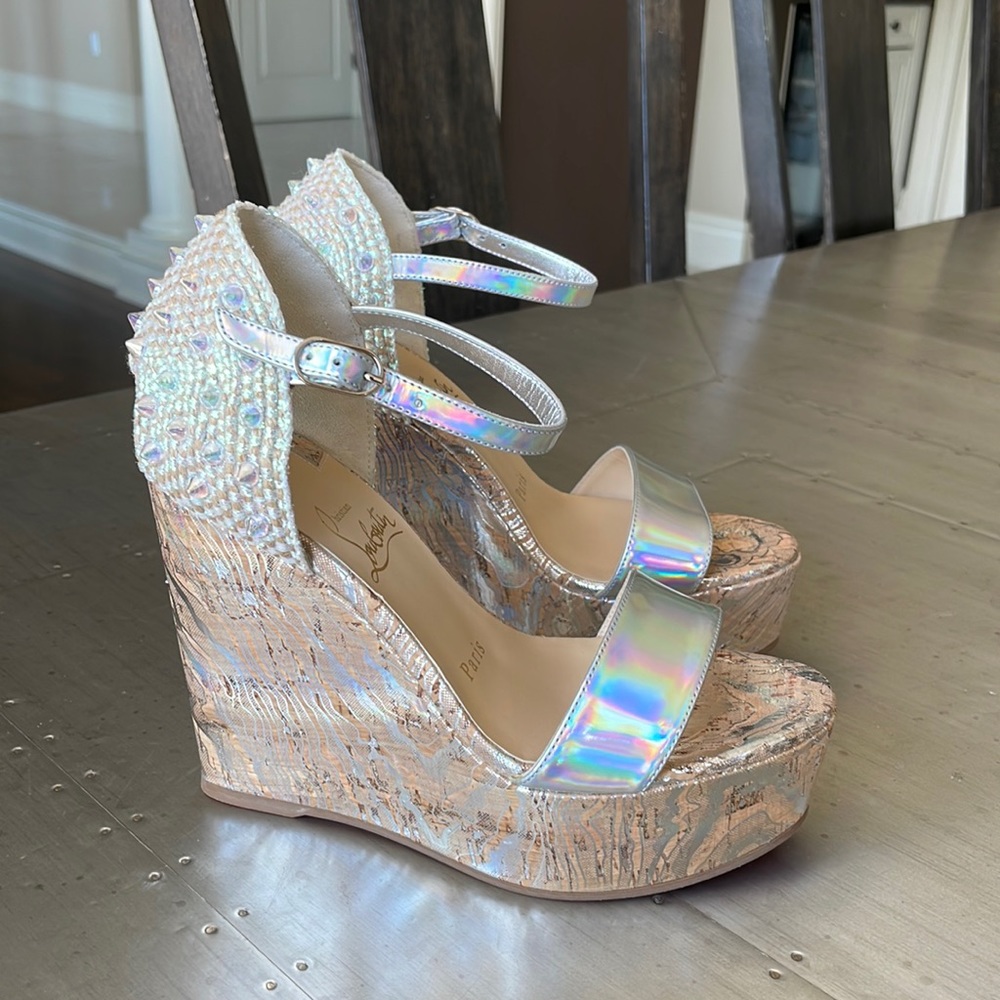 Authentic New christian louboutin bellamonica wedge sandal iridescent sz 35